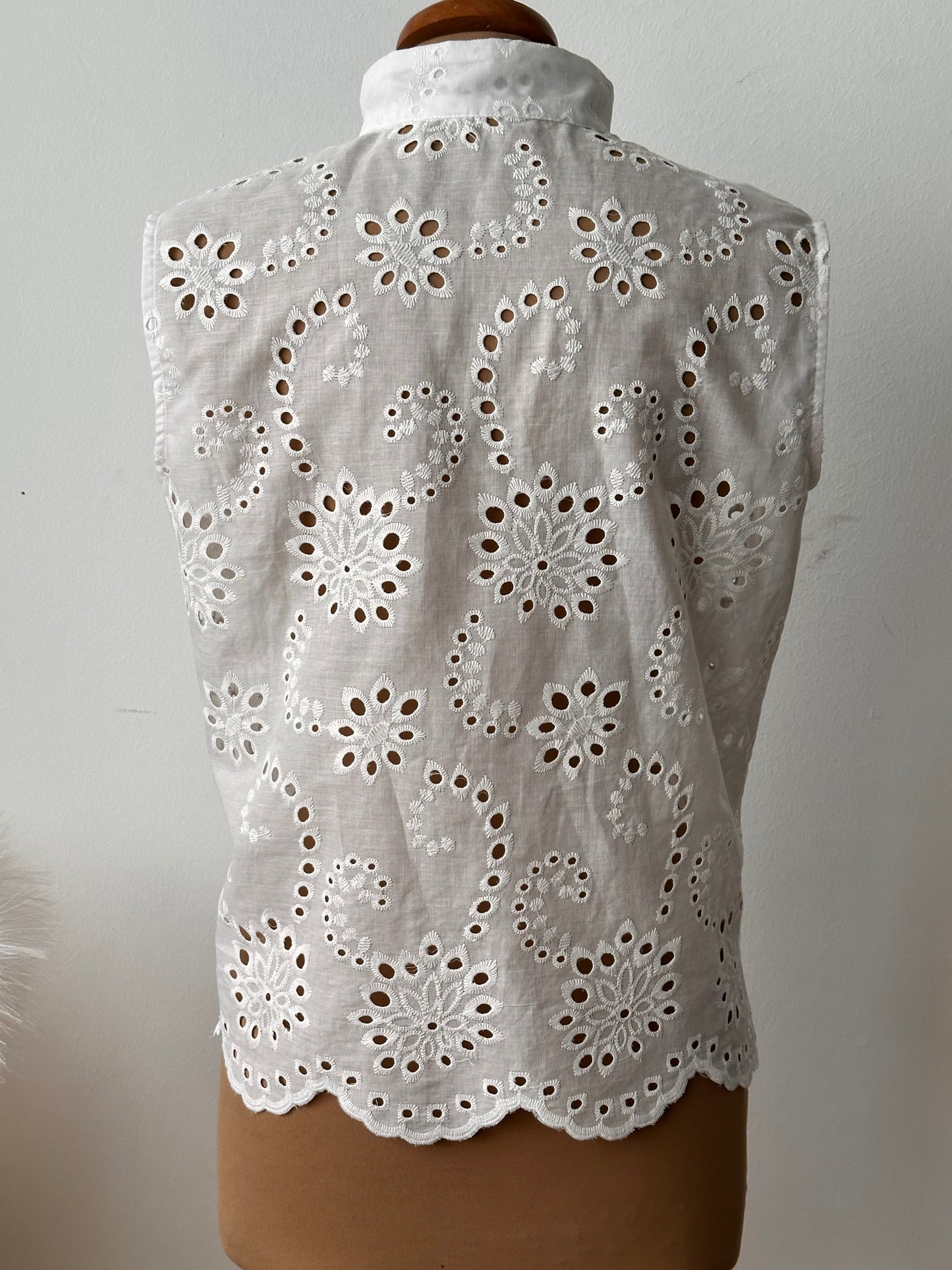 Camicia smanicata in pizzo Sangallo