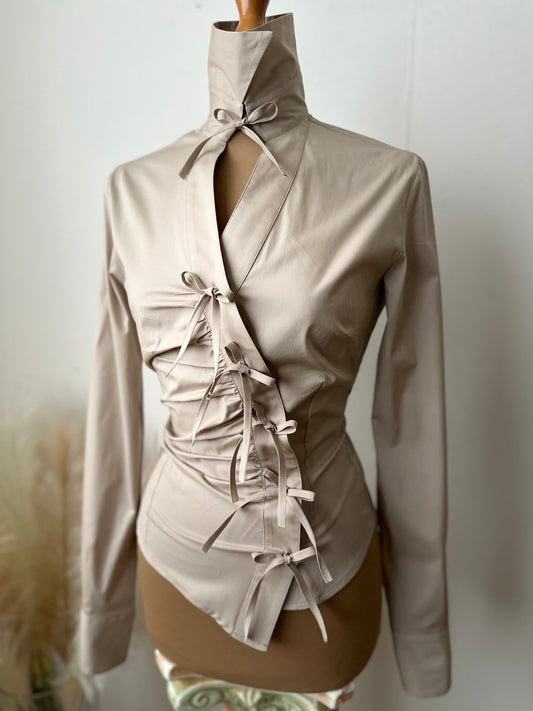 Camicia beige fiocchetto (fencingstyle)