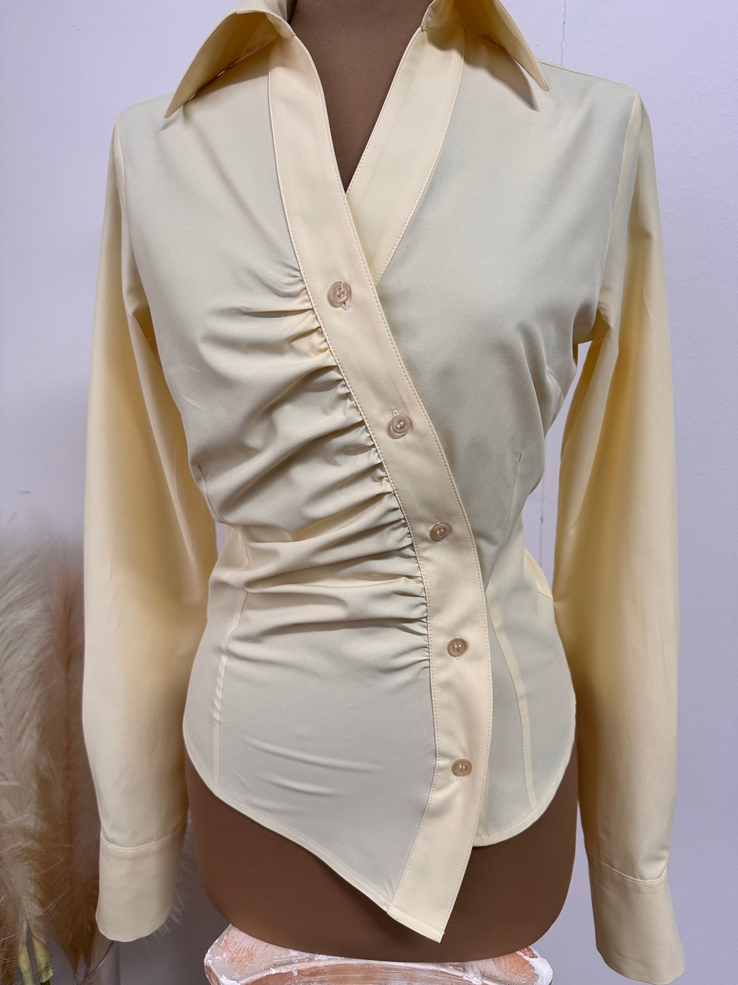 Camicia asimmetrica giallo pastello
