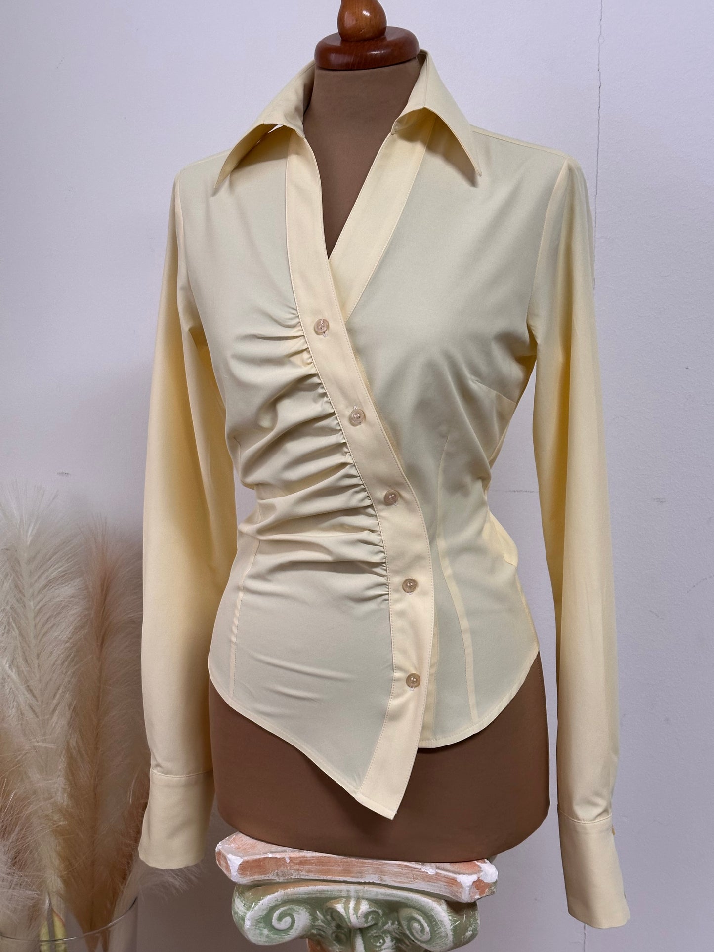 Camicia asimmetrica giallo pastello