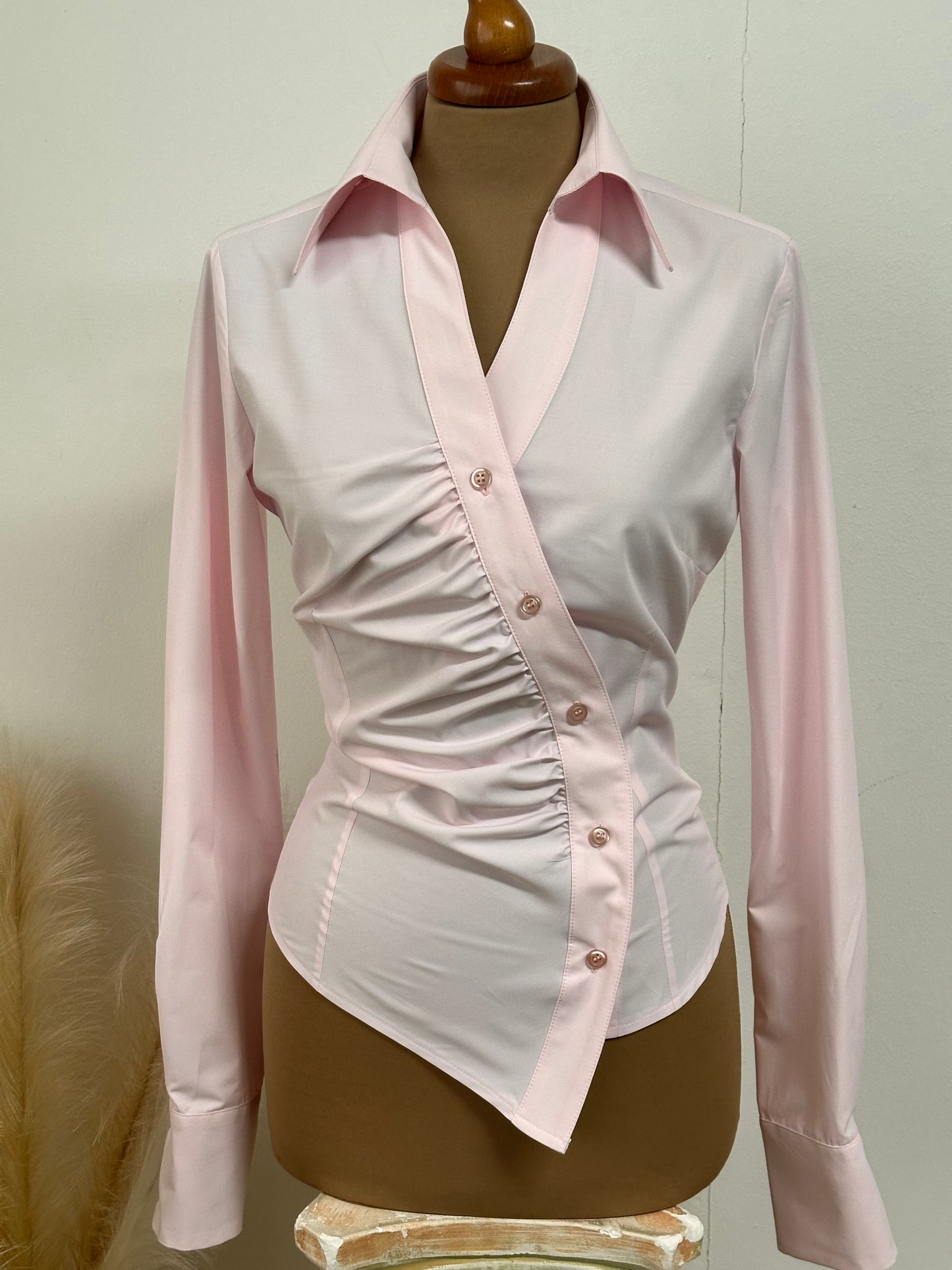 Camicia asimmetrica rosa pastello