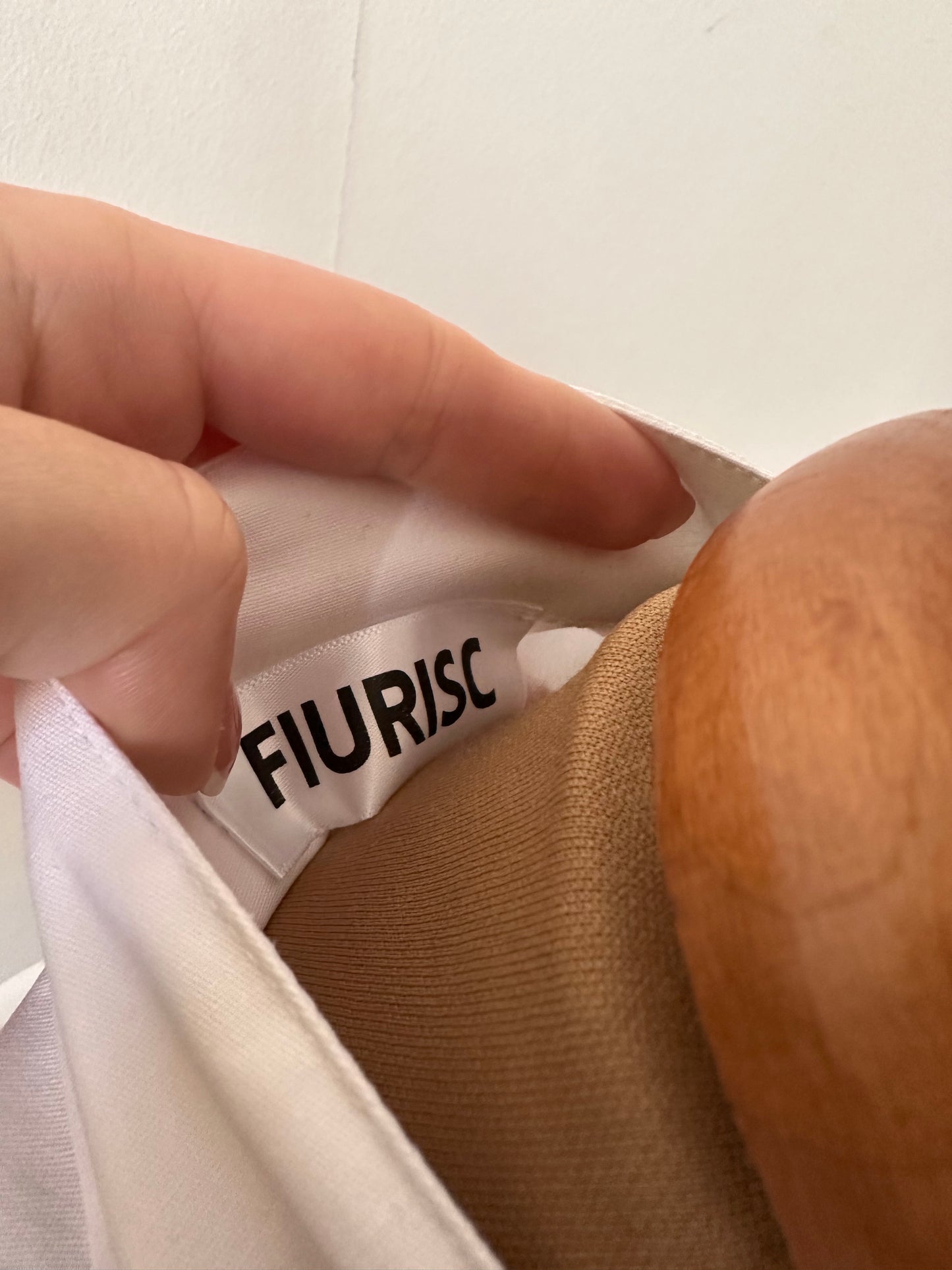 Camicia bianca fiocchetto (White Ele)