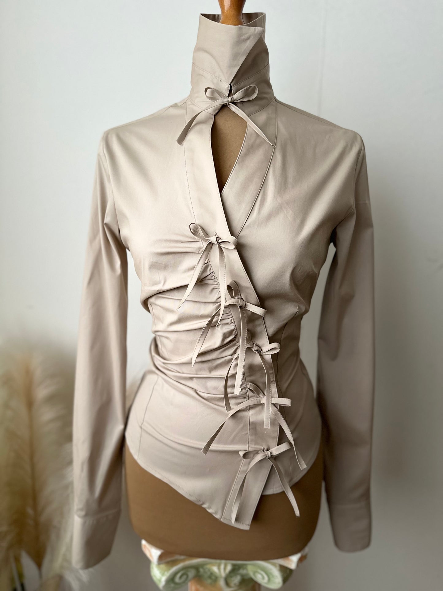Camicia beige fiocchetto (fencingstyle)