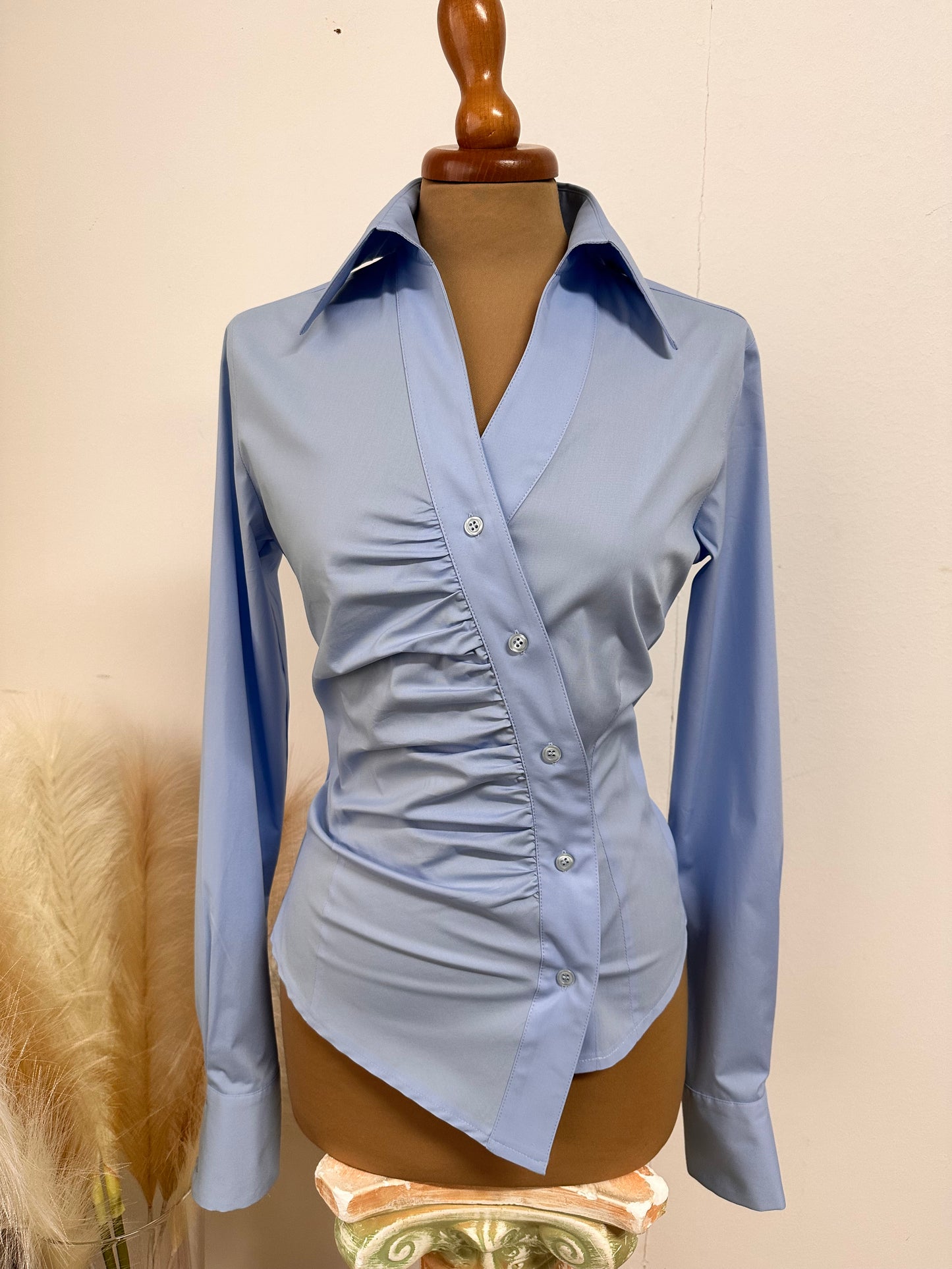 Camicia asimmetrica azzurro pastello