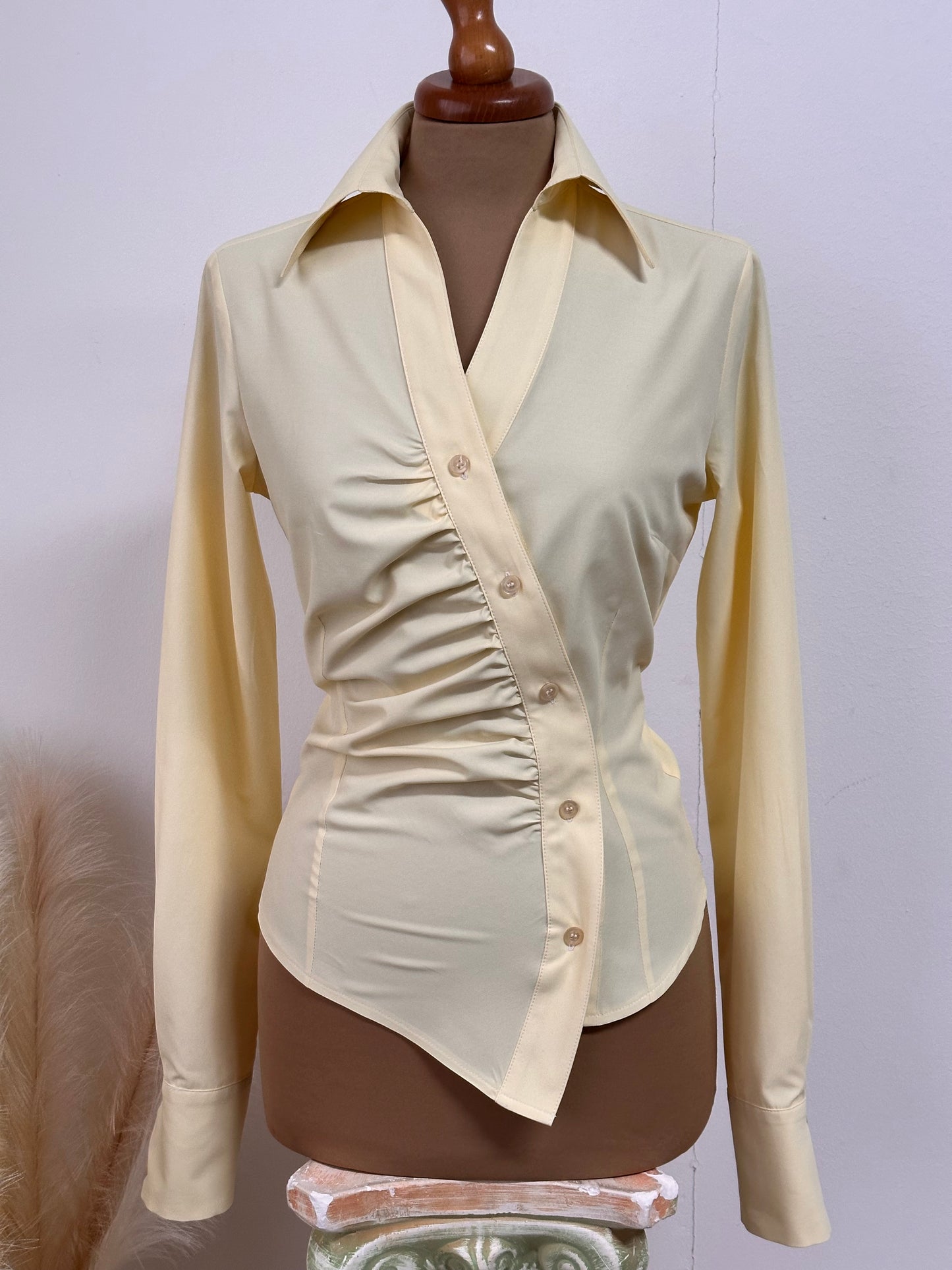 Camicia asimmetrica giallo pastello