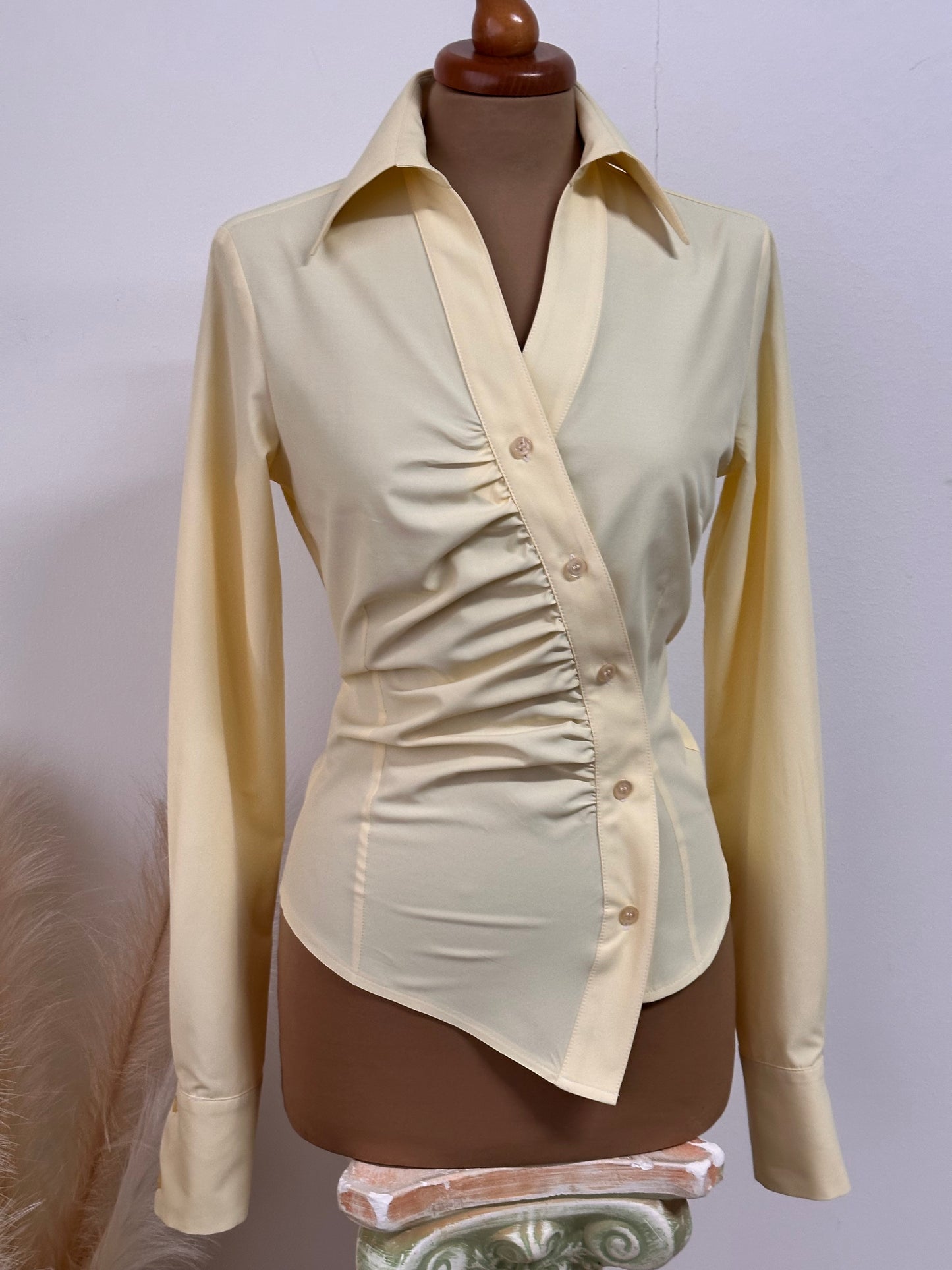 Camicia asimmetrica giallo pastello