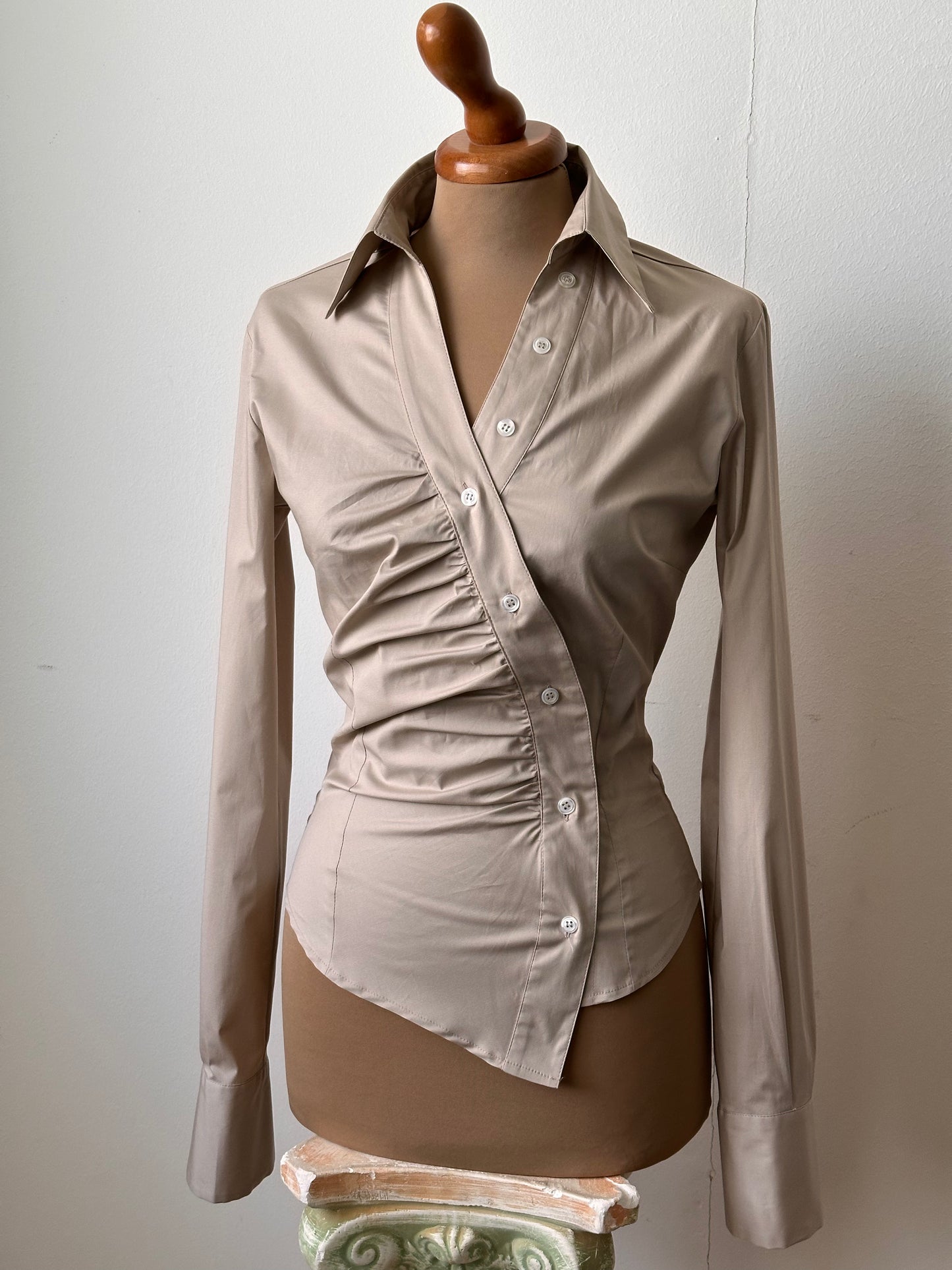 Camicia asimmetrica beige
