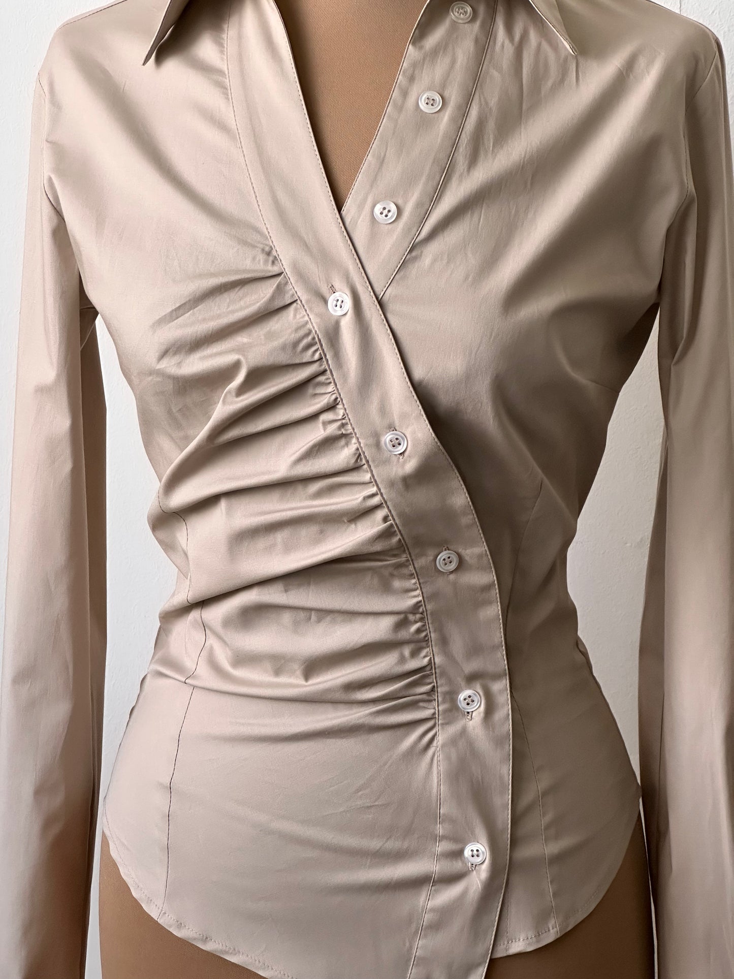 Camicia asimmetrica beige