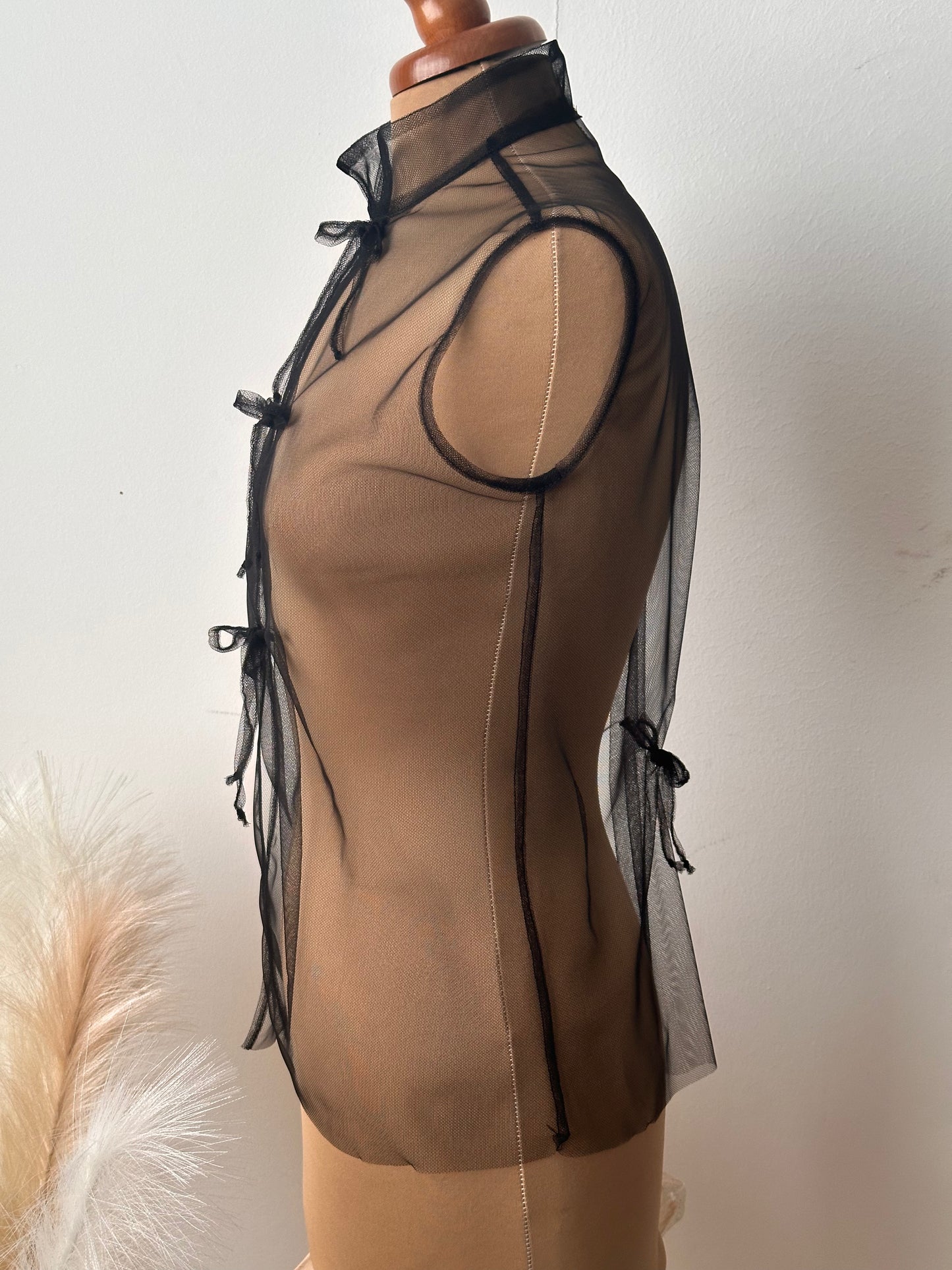 Top smanicato in tulle (ombra)