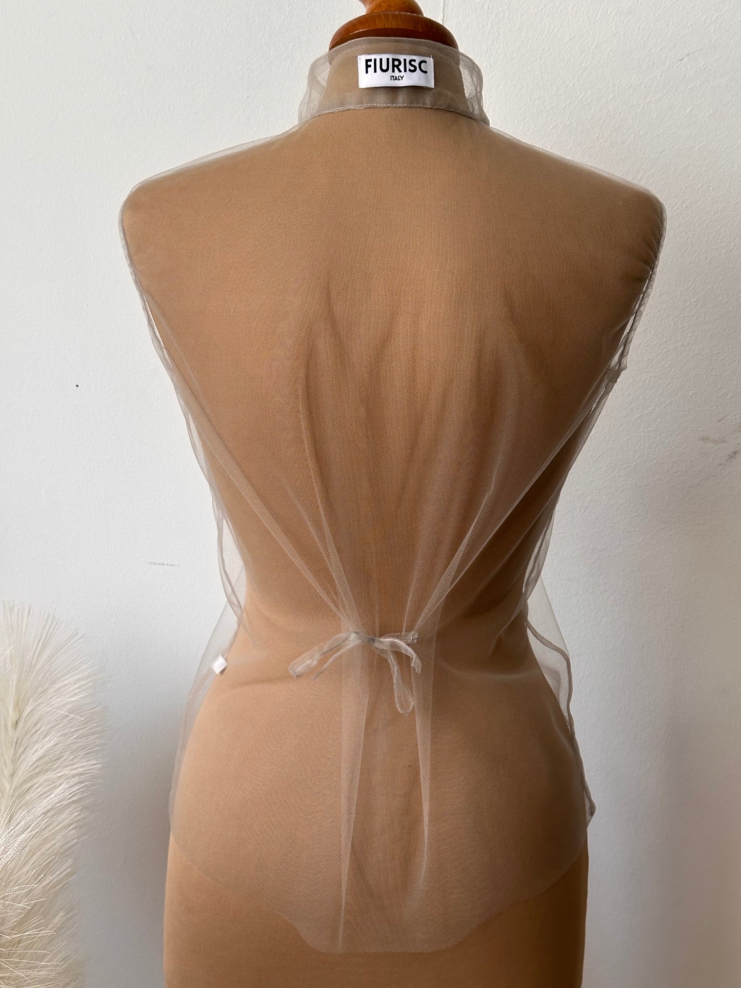 Top smanicato in tulle (cenere)